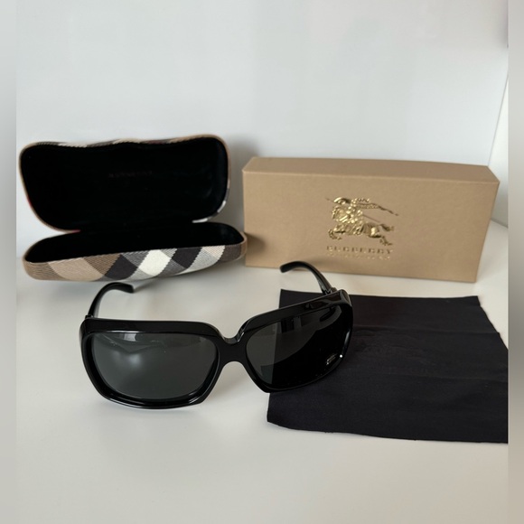 Authentic Burberry Sunglasses - Picture 1 of 8